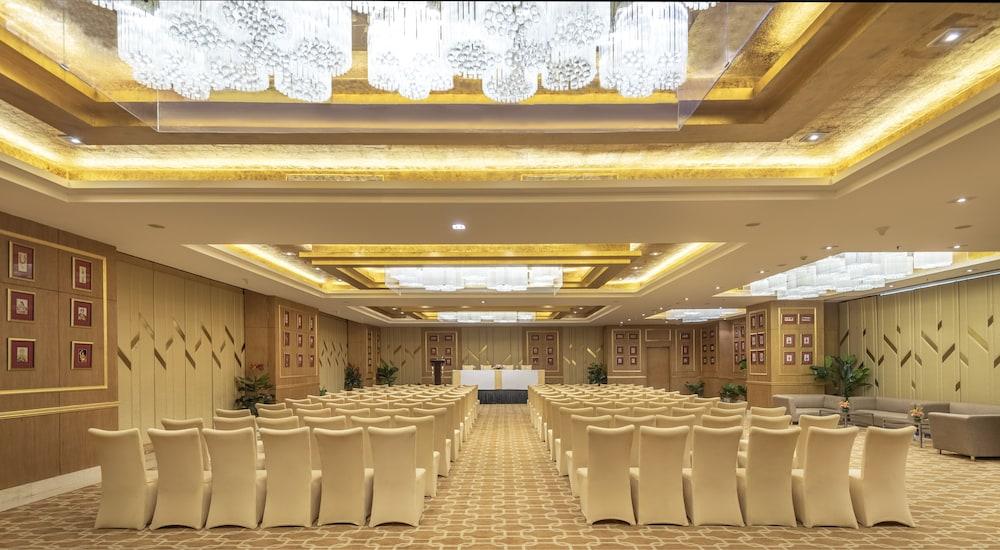 Radisson Gurugram Sohna Road City Center Гургаон Екстериор снимка