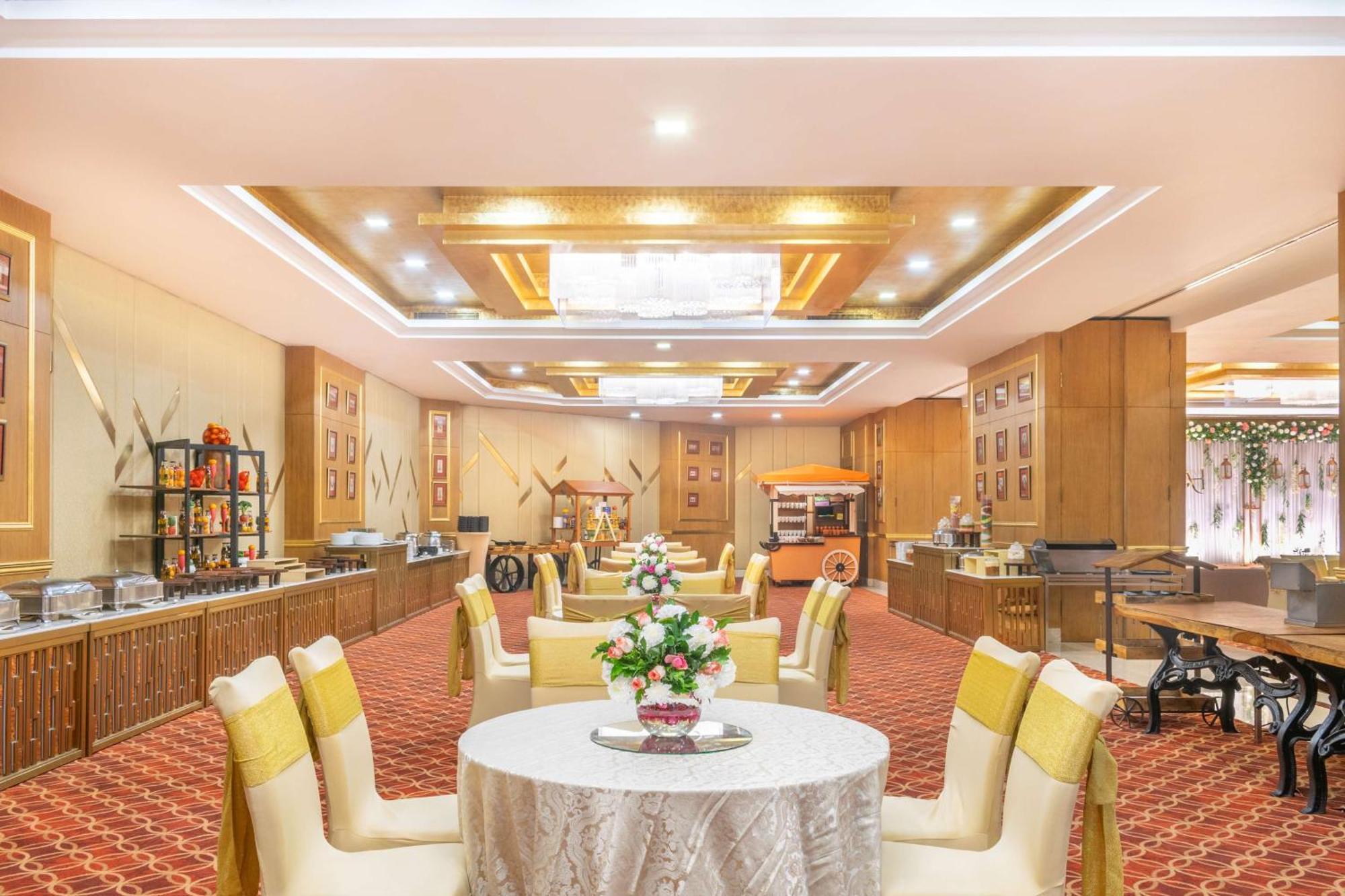 Radisson Gurugram Sohna Road City Center Гургаон Екстериор снимка