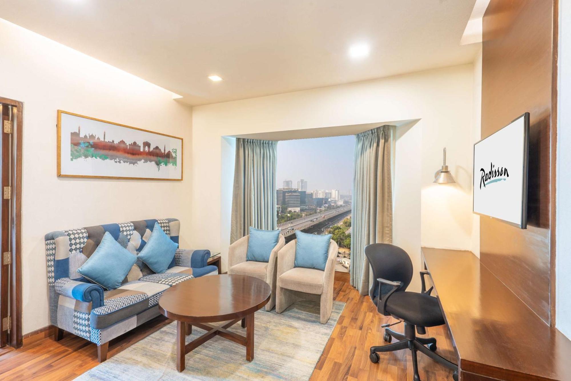 Radisson Gurugram Sohna Road City Center Гургаон Екстериор снимка