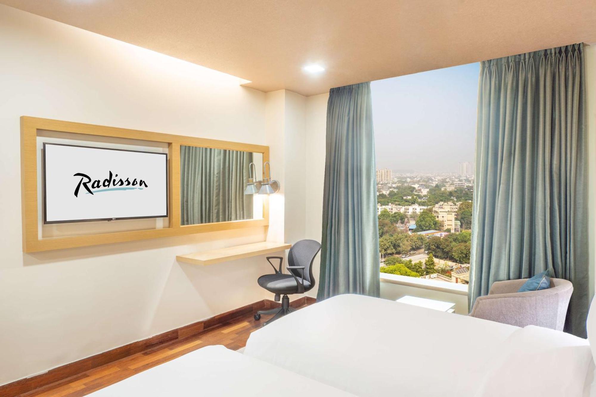 Radisson Gurugram Sohna Road City Center Гургаон Екстериор снимка