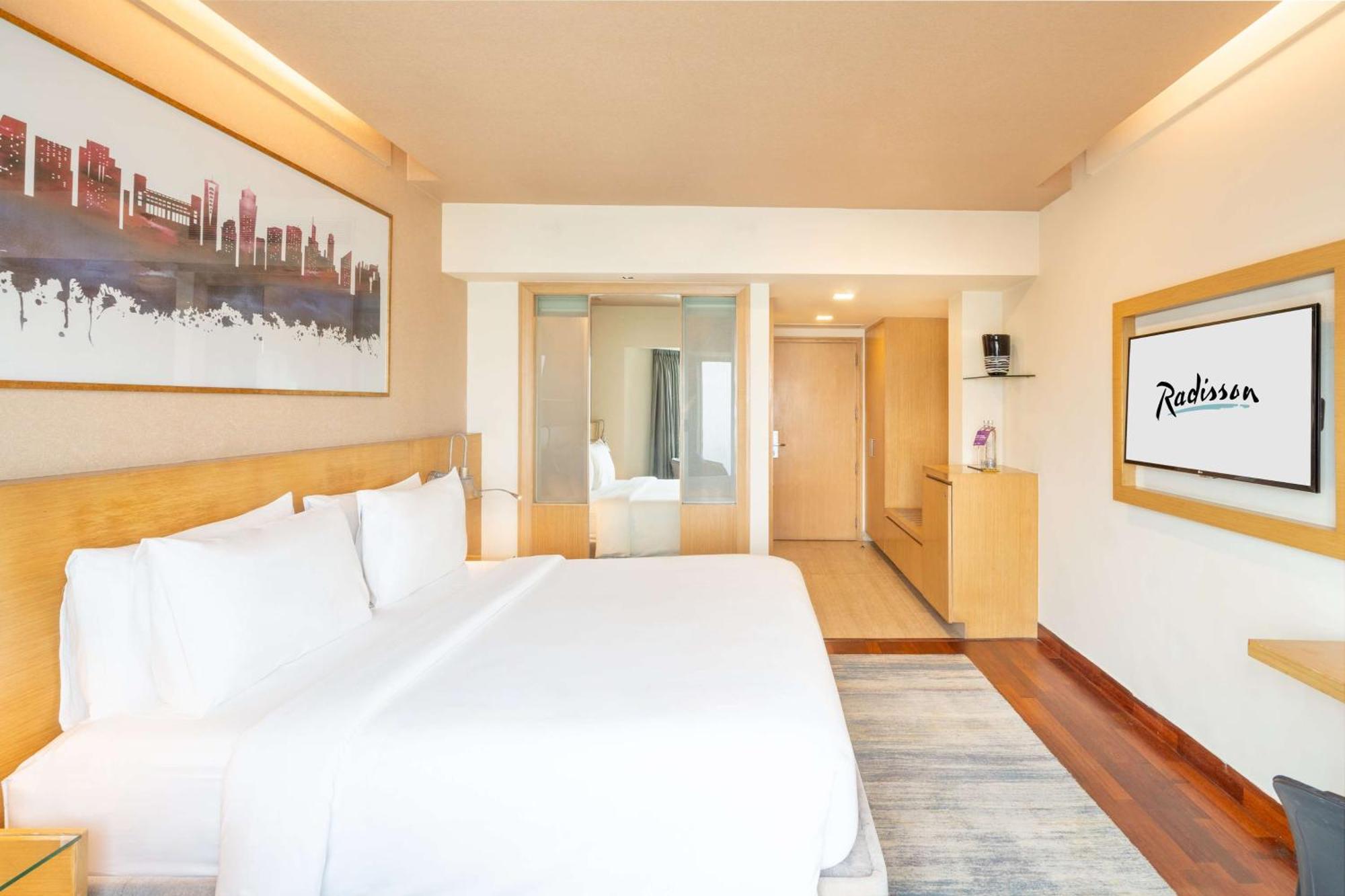Radisson Gurugram Sohna Road City Center Гургаон Екстериор снимка
