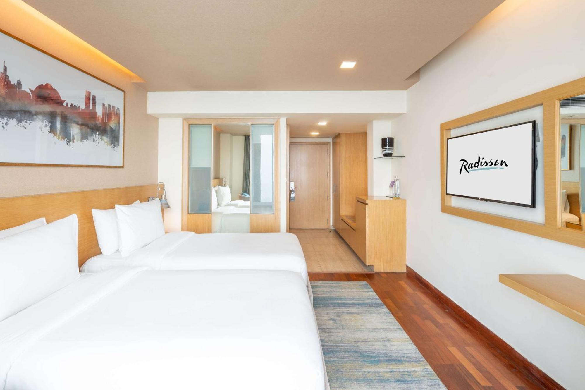 Radisson Gurugram Sohna Road City Center Гургаон Екстериор снимка