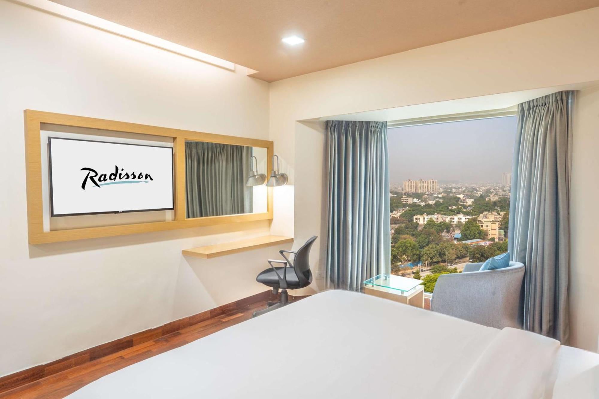 Radisson Gurugram Sohna Road City Center Гургаон Екстериор снимка