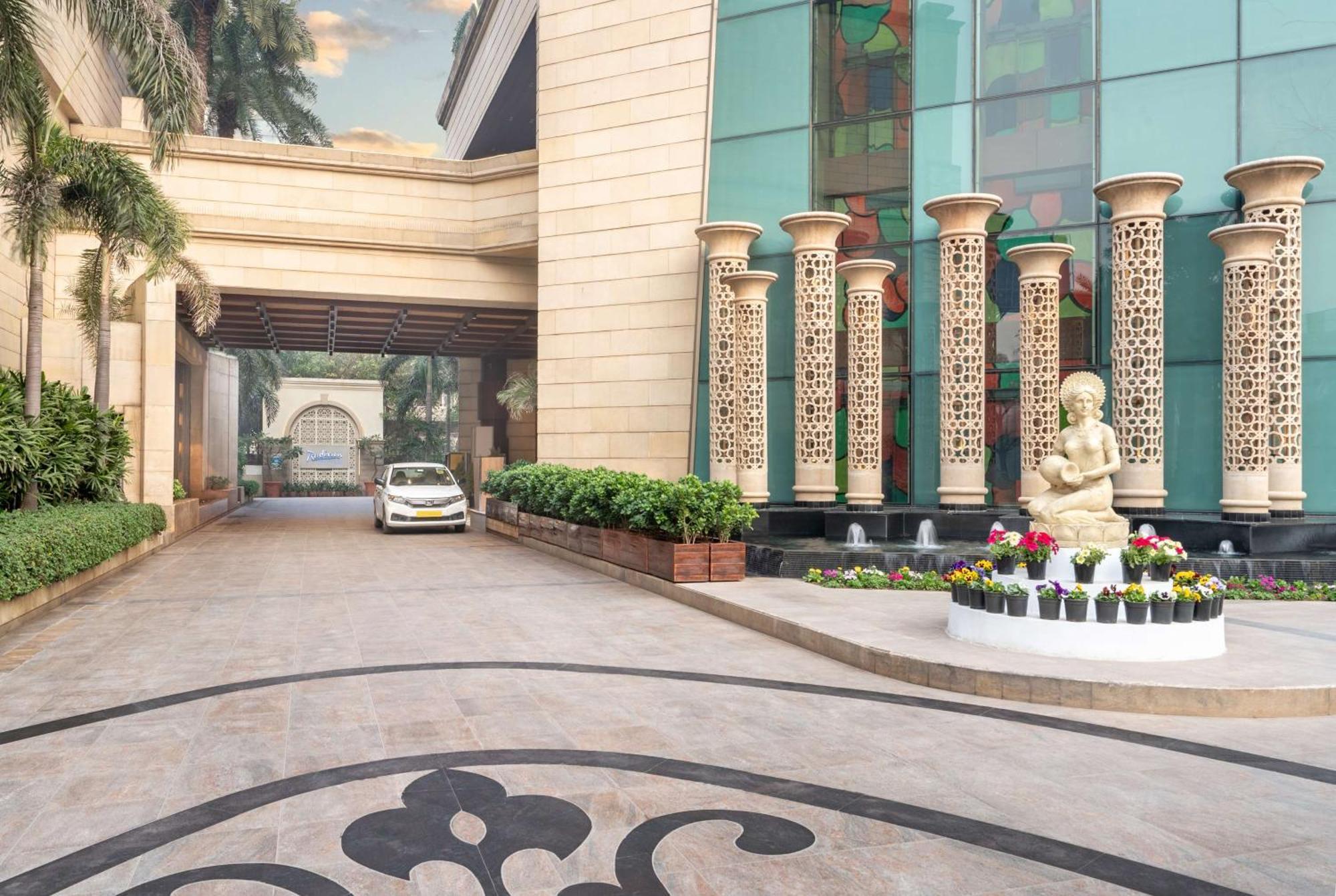 Radisson Gurugram Sohna Road City Center Гургаон Екстериор снимка