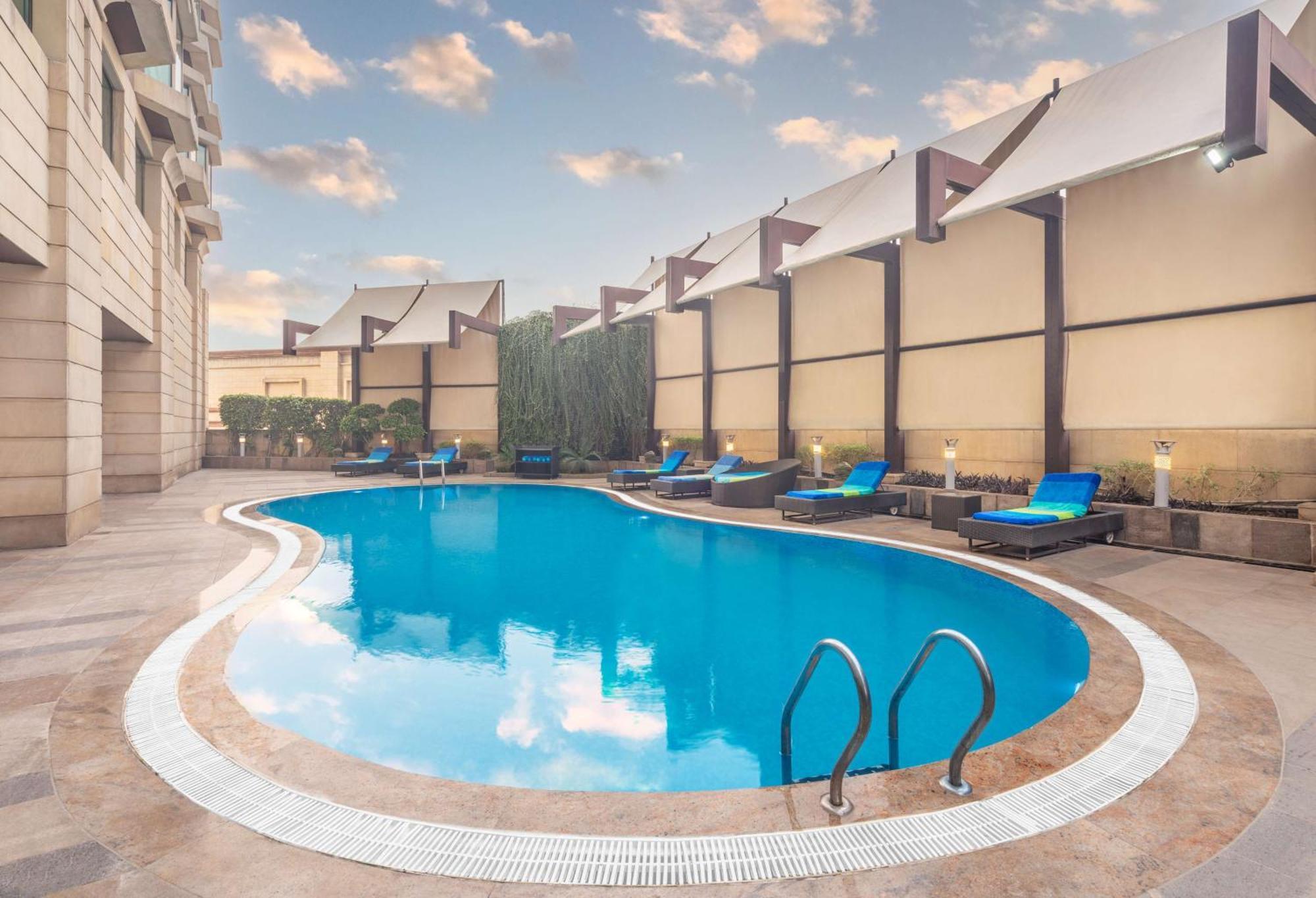 Radisson Gurugram Sohna Road City Center Гургаон Екстериор снимка