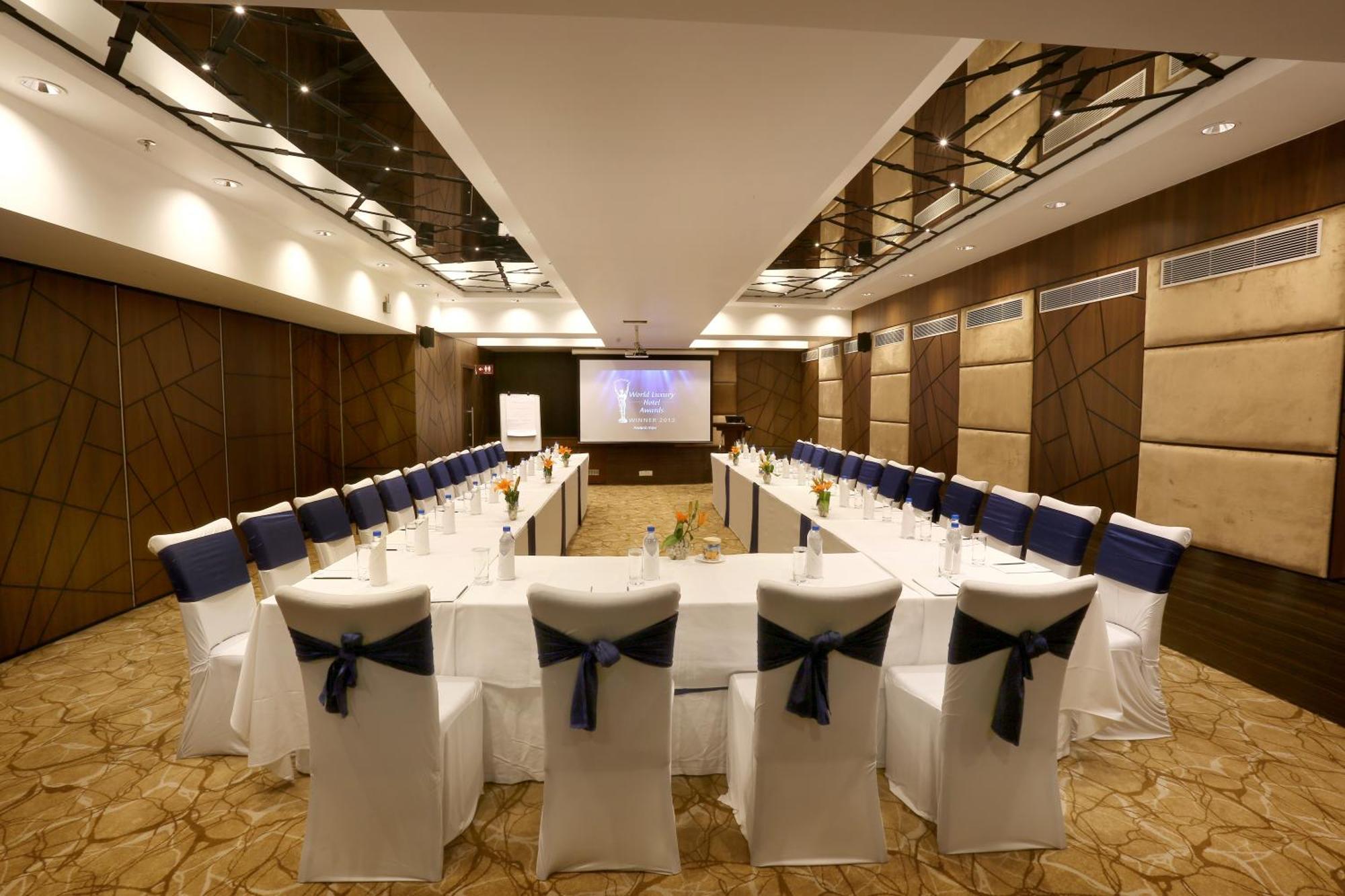Radisson Gurugram Sohna Road City Center Гургаон Екстериор снимка