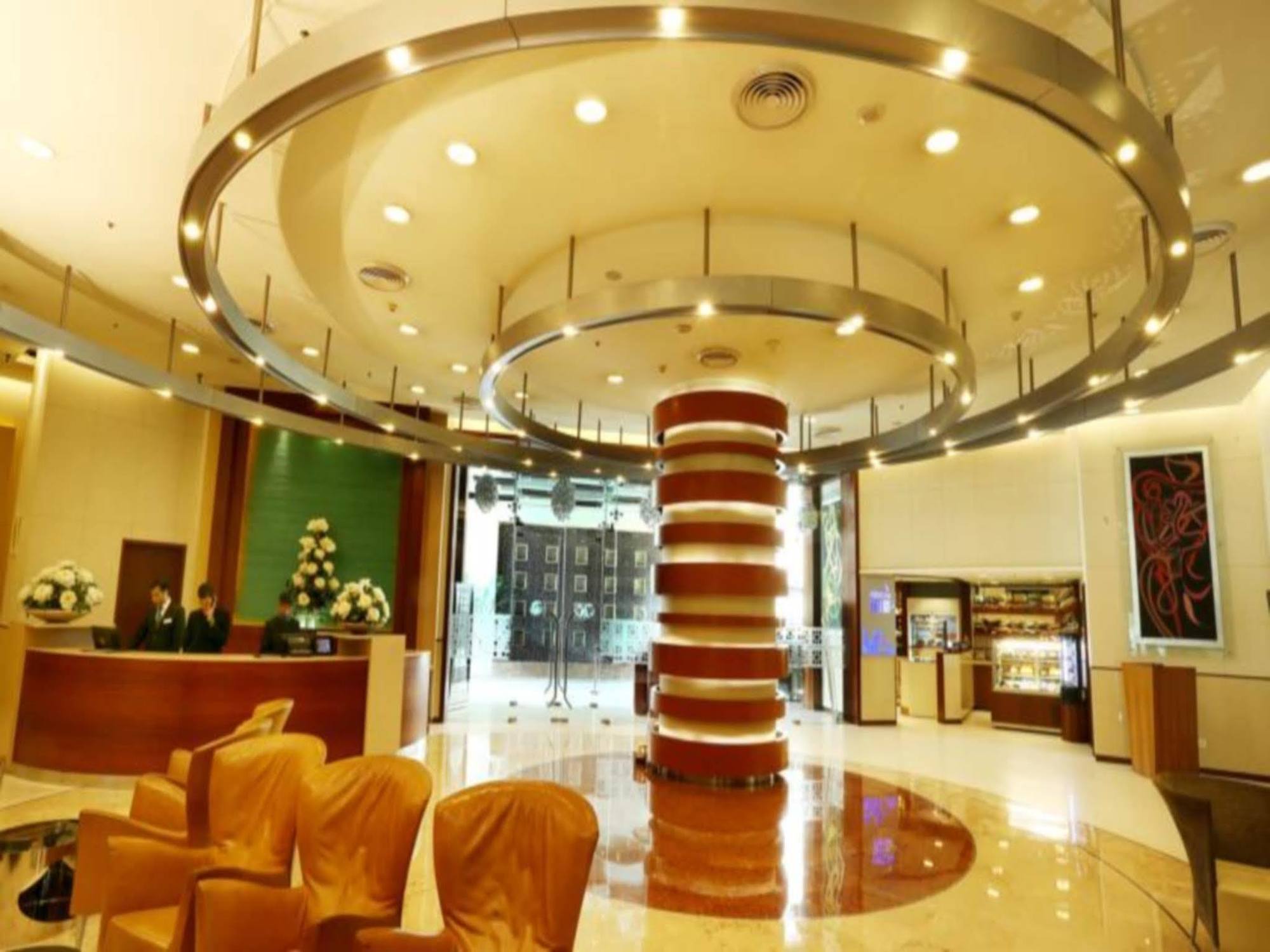 Radisson Gurugram Sohna Road City Center Гургаон Екстериор снимка
